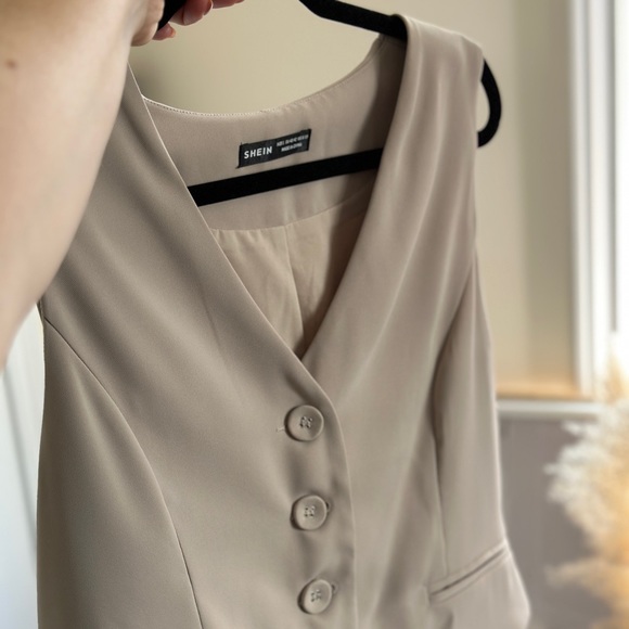 Shein vest - Picture 2 of 2